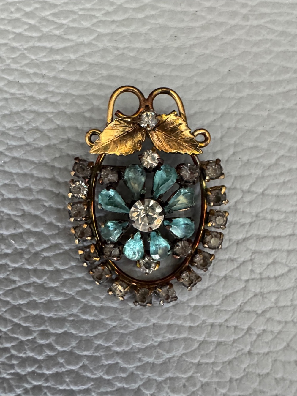 12k GOLD WITH CLEAR GRAY AND LIGHT BLUE RHINESTONES BROOCH PIN PENDANT 1940’s